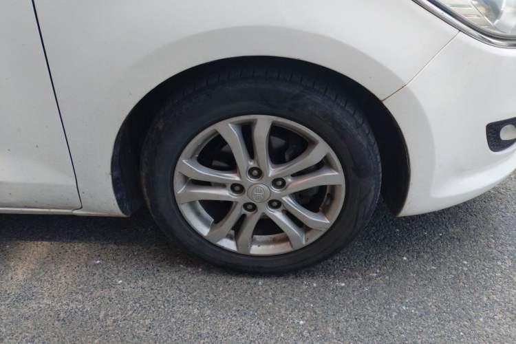 Used Bestune B50 2016 1.6L Automatic Luxury Model Right Front Wheel Hub