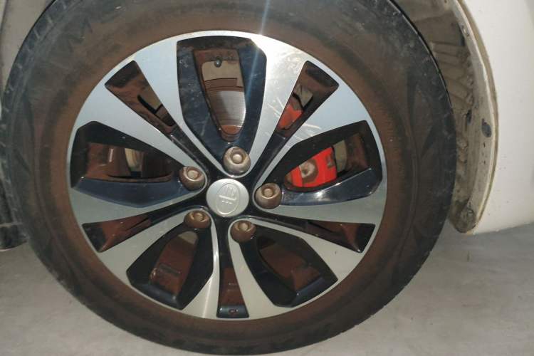 Used Bestune B50 2016 1.4T Automatic Sport Luxury Edition Right Front Wheel Hub