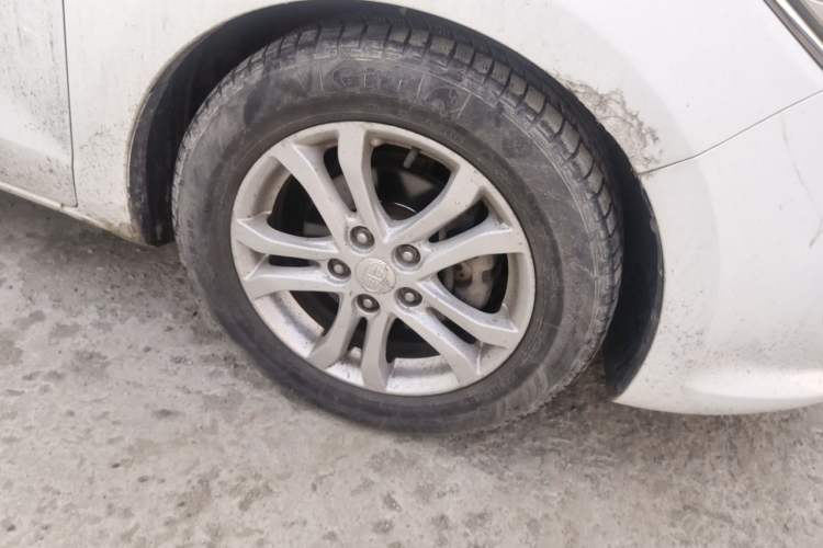 Used Bestune B50 2016 1.6L manual Comfort trim level Right Front Wheel Hub