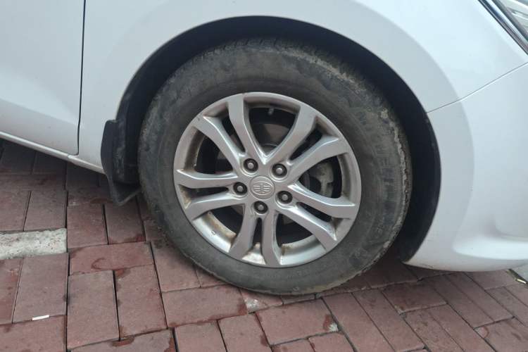 Used Bestune B50 2016 1.6L Automatic Luxury Model Right Front Wheel Hub