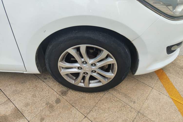 Used Bestune B50 2016 1.6L automatic comfort version Right Front Wheel Hub