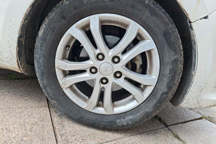 Used Bestune B50 2016 1.4T Automatic Luxury Model Right Front Wheel Hub