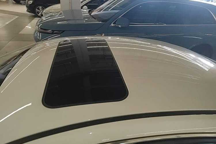 Used Bestune B50 2016 1.6L automatic comfort version Roof