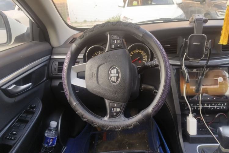 Used Bestune B50 2016 1.6L manual Comfort trim level Steering Wheel