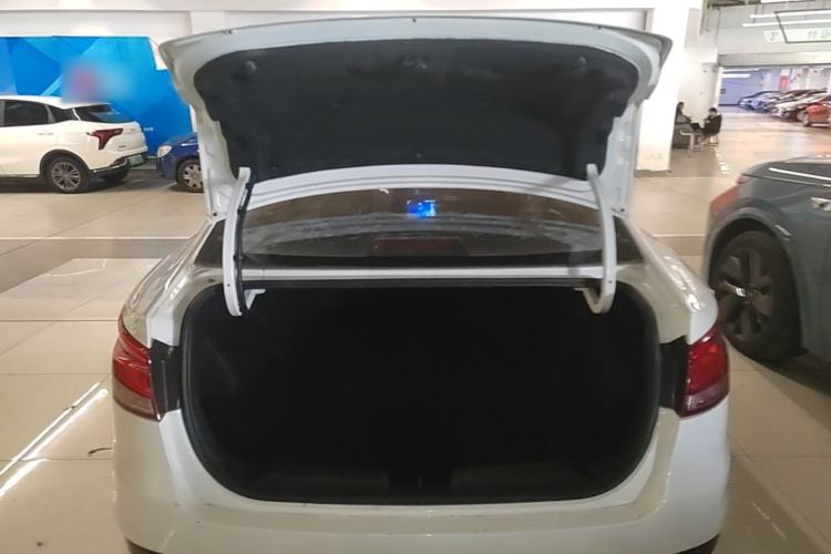 Used Bestune B50 2016 1.6L automatic comfort version Trunk