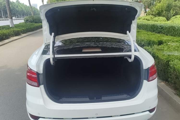 Used Bestune B50 2016 1.6L manual luxury version Trunk