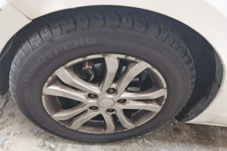 Used Bestune B50 2018 1.4T Automatic 20th Anniversary Edition Left Front Wheel Hub