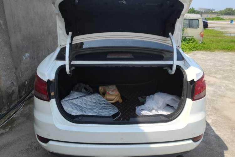Used Bestune B50 2018 1.4T Automatic 20th Anniversary Edition Trunk