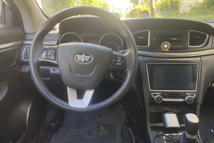Used Bestune B50 2019 1.6L Manual Elite Edition Center Console