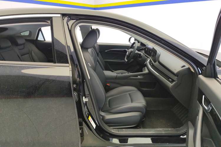 Used Bestune B70 2025 Dragon Edition 1.5T Enjoyment Model Right Front Seat
