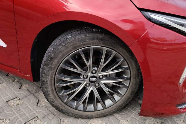 Used Bestune B70 2021 1.5T Automatic 15th Anniversary Edition Right Front Wheel Hub