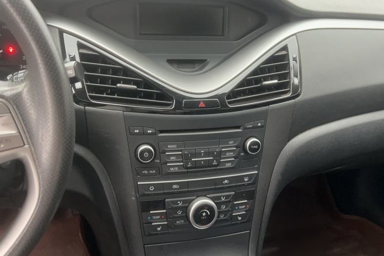 Used Bestune B70 2016 2.0L manual luxury edition Interior 2