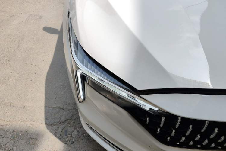 Used Bestune B70 2022 Third Generation 1.5T Automatic Enjoyment Version Right Front Headlight