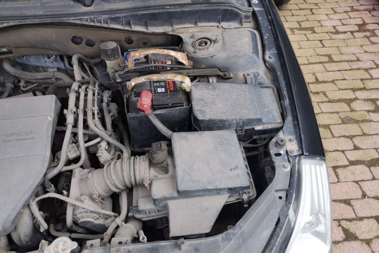 Used Bestune B70 2006 2.0L Automatic Special Edition Commemorative Version Engine Bay Left
