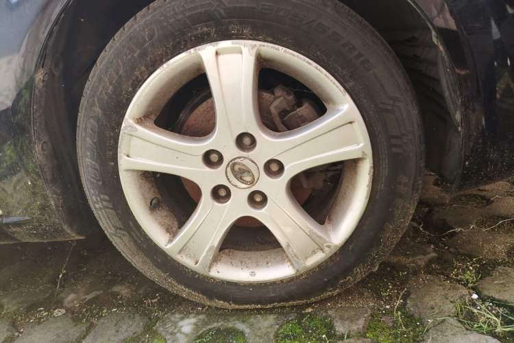 Used Bestune B70 2007 2.0L automatic luxury edition Right Front Wheel Hub