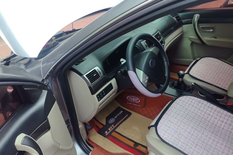 Used Bestune B70 2009 2.0L manual Elite version Driver Seat