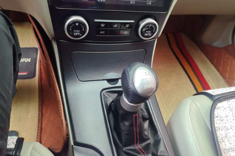 Used Bestune B70 2009 2.0L manual Elite version Gear Lever