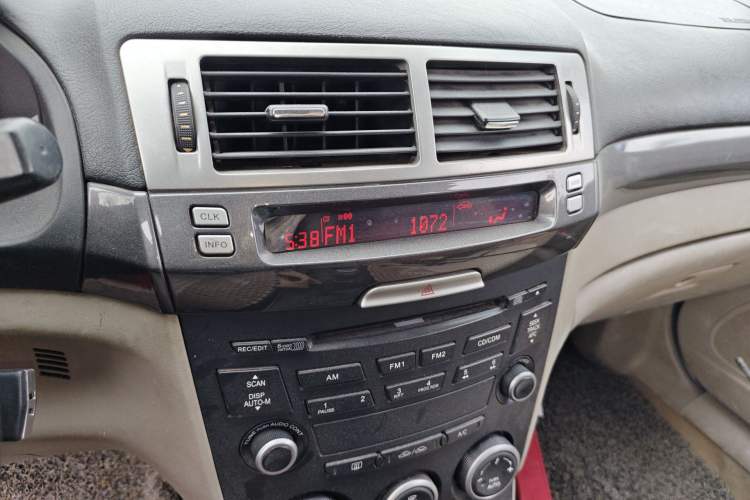 Used Bestune B70 2010 2.0L manual Comfort trim level Audio And AC Panel