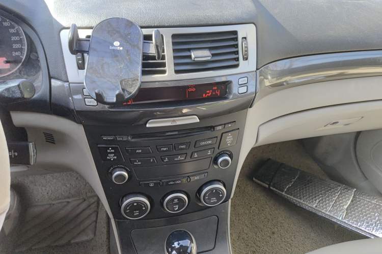 Used Bestune B70 2010 2.0L automatic luxury version Audio And AC Panel