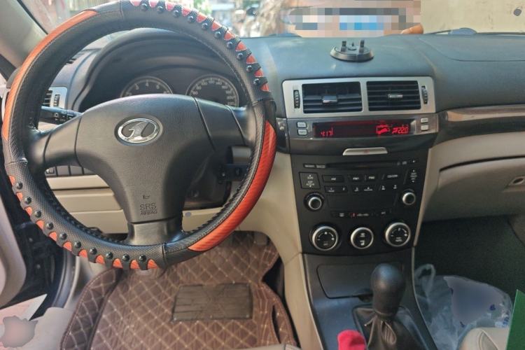 Used Bestune B70 2010 2.0L manual Elite version Center Console