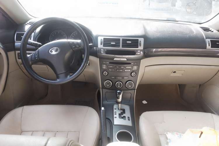 Used Bestune B70 2010 2.0L automatic luxury version Center Console