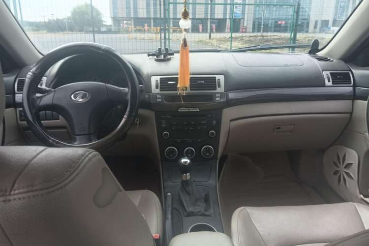 Used Bestune B70 2010 2.0L manual Elite version Center Console