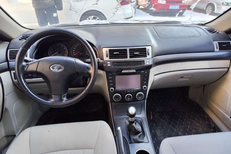 Used Bestune B70 2010 2.0L Manual Fashionable Edition Center Console