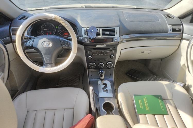 Used Bestune B70 2010 2.0L automatic luxury version Center Console