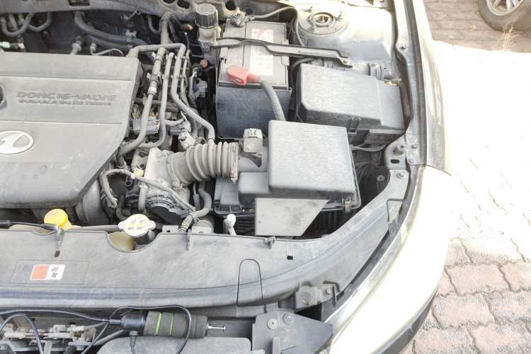 Used Bestune B70 2010 2.0L automatic luxury version Engine Bay Left