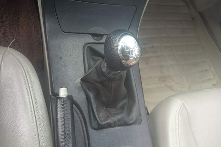Used Bestune B70 2010 2.0L manual Elite version Gear Lever