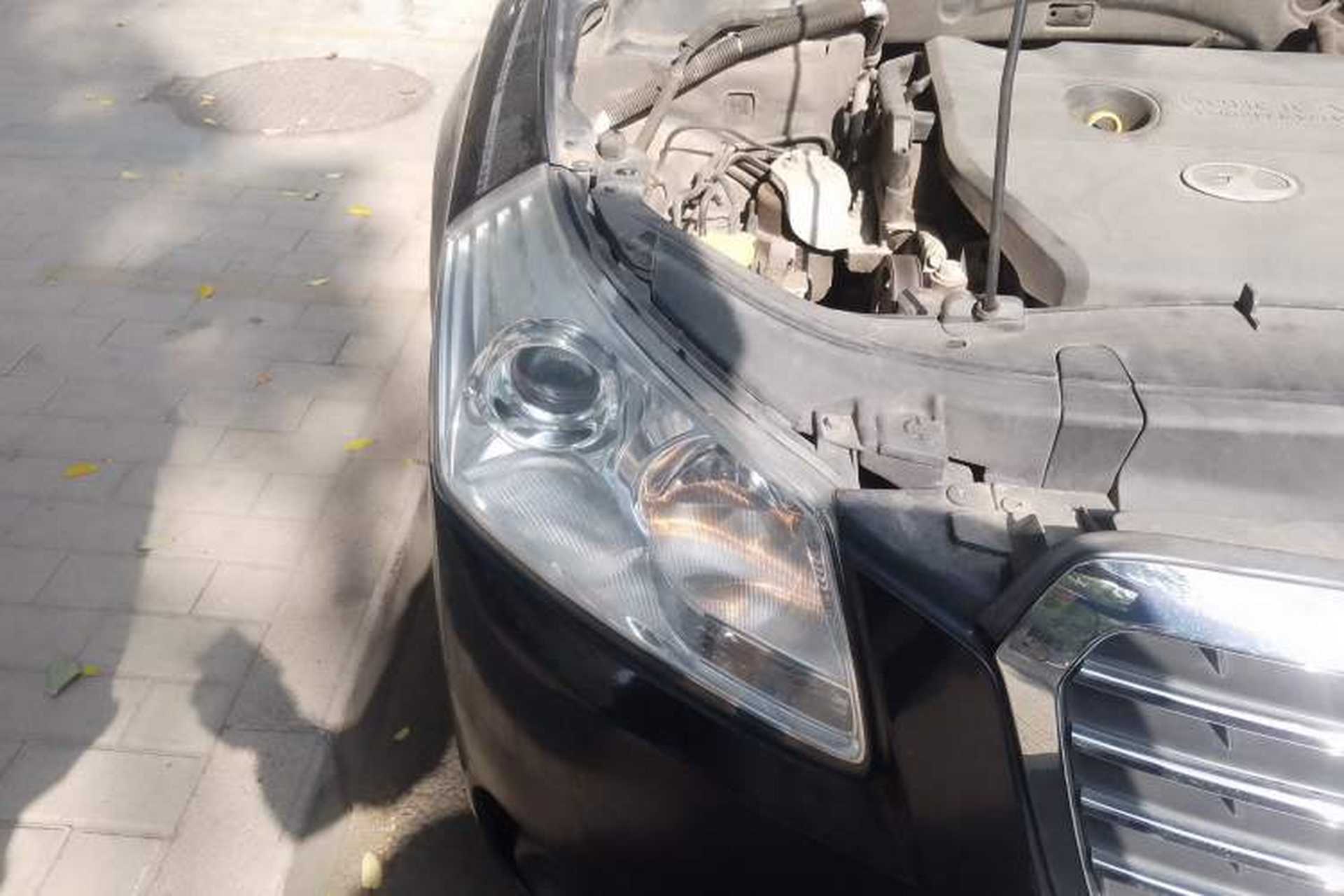 Used Bestune B70 2010 2.0L automatic luxury version Right Front Headlight