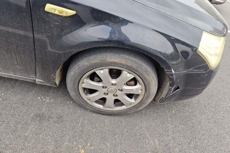 Used Bestune B70 2010 2.0L manual Comfort trim level Right Front Wheel Hub