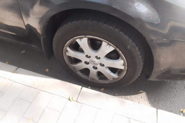 Used Bestune B70 2010 2.0L automatic luxury version Right Front Wheel Hub