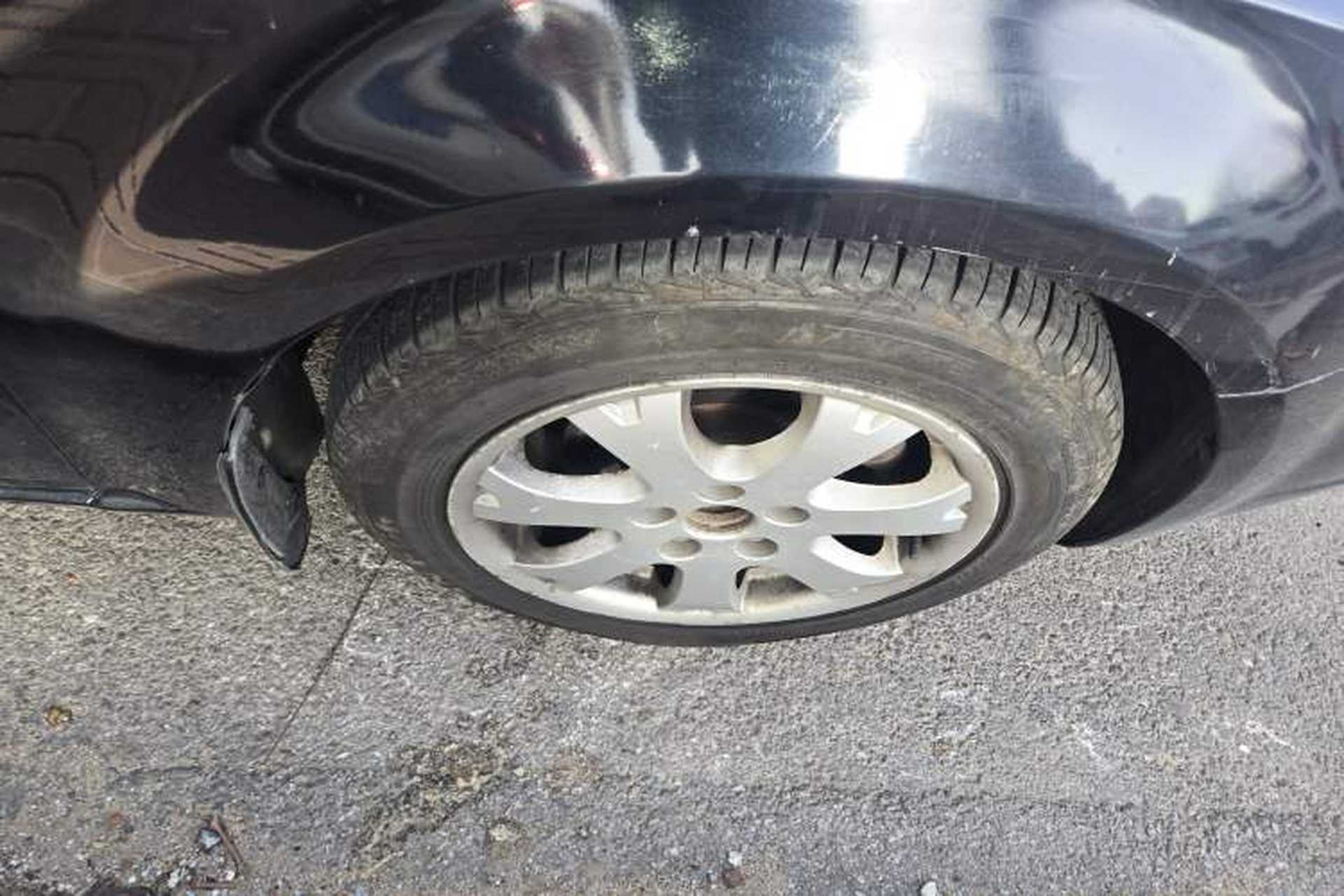 Used Bestune B70 2010 2.0L manual Comfort trim level Right Front Wheel Hub