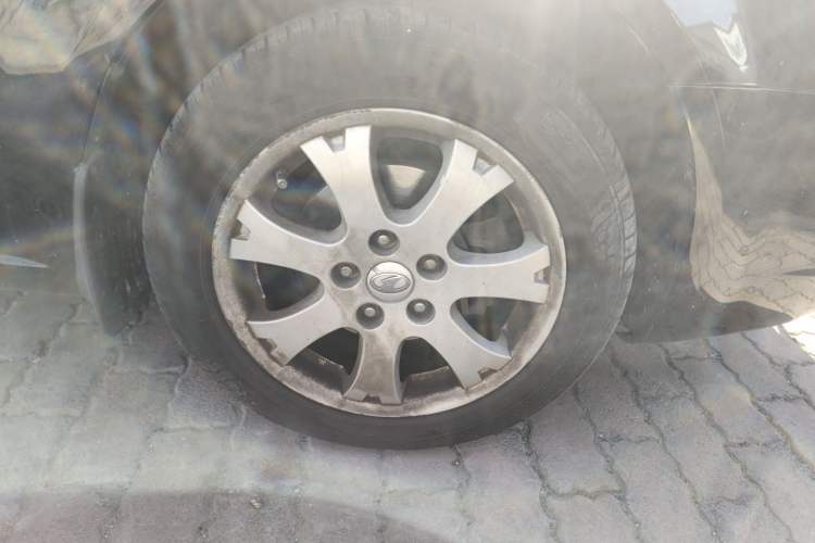 Used Bestune B70 2010 2.0L automatic luxury version Right Front Wheel Hub