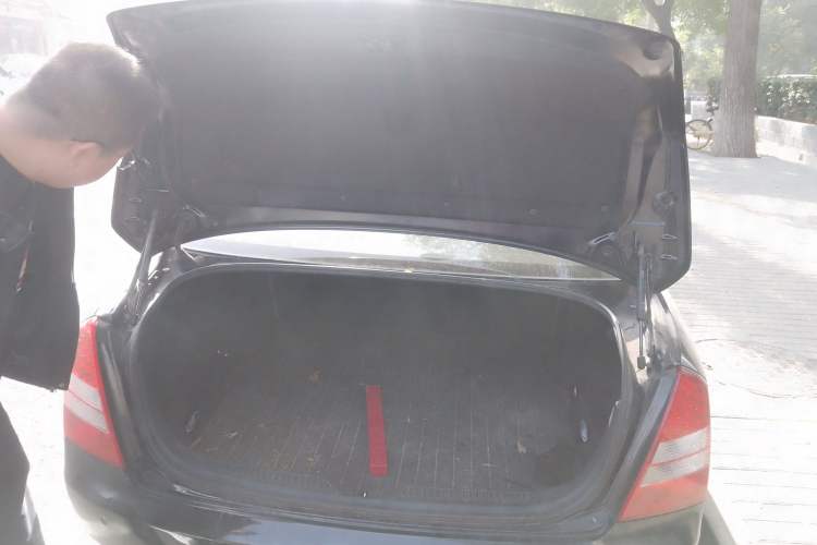 Used Bestune B70 2010 2.0L automatic luxury version Trunk