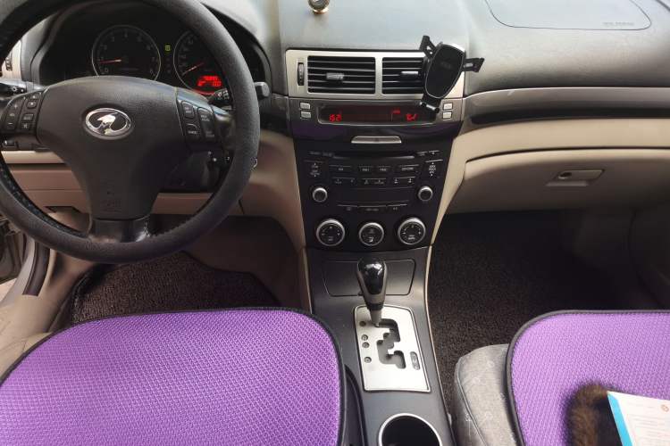 Used Bestune B70 2010 2.0L automatic luxury version Audio And AC Panel