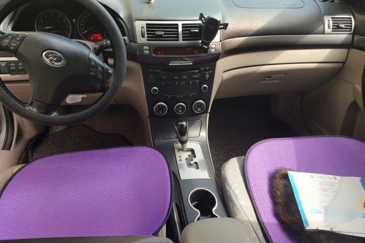 Used Bestune B70 2010 2.0L automatic luxury version Center Console