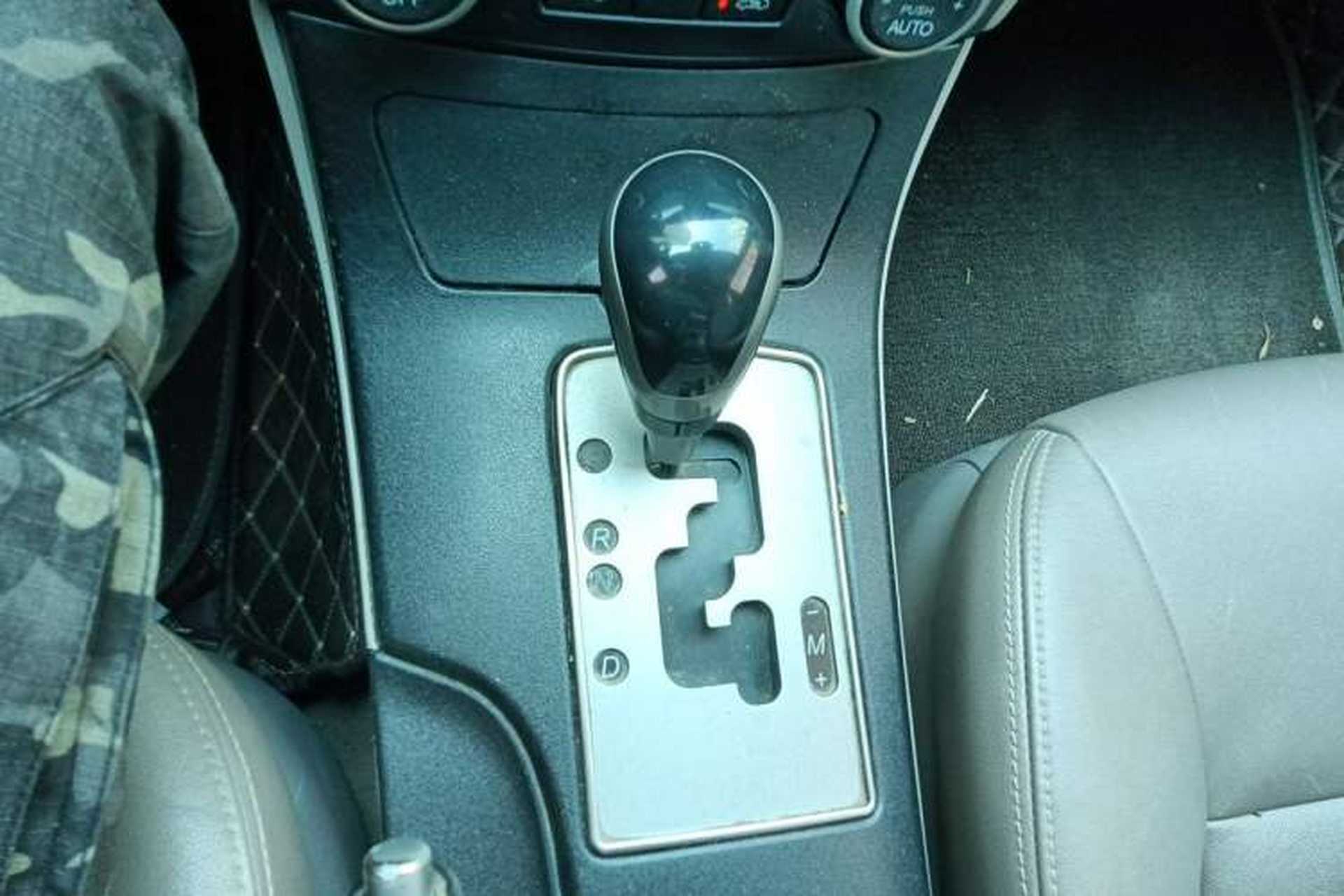 Used Bestune B70 2010 2.0L automatic luxury version Gear Lever