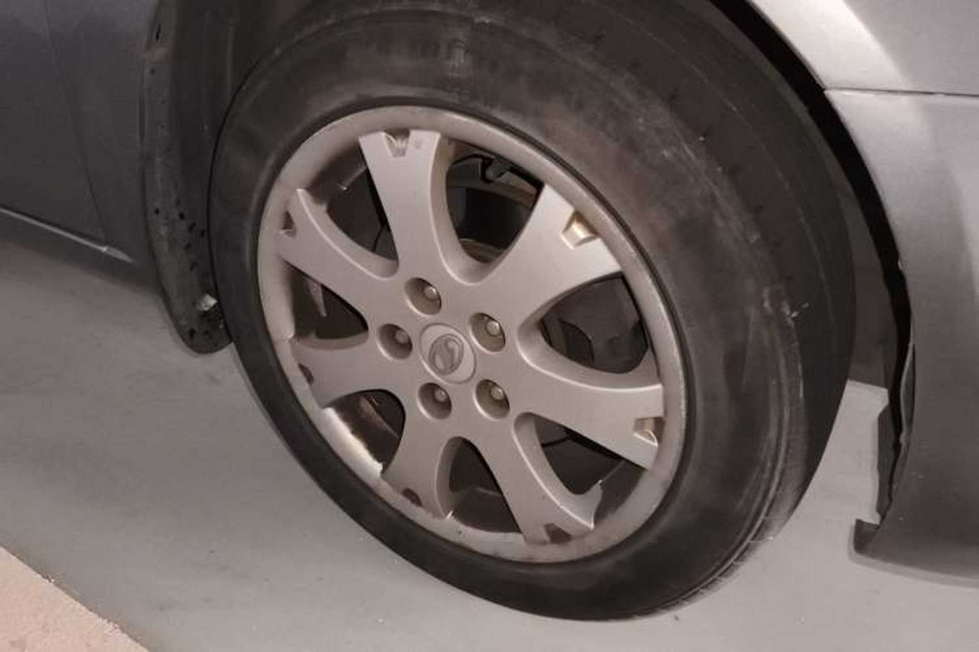 Used Bestune B70 2010 2.0L automatic comfort version Right Front Wheel Hub