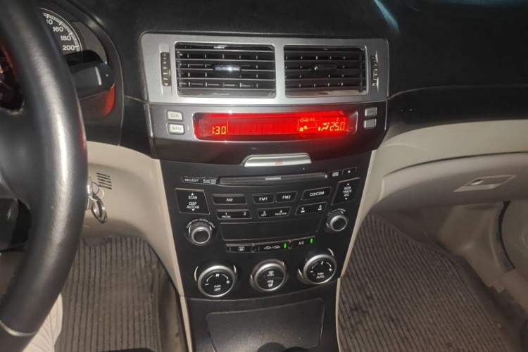 Used Bestune B70 2010 2.0L manual Elite version Audio And AC Panel