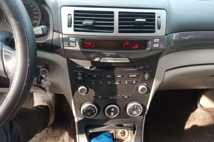 Used Bestune B70 2010 2.0L manual Elite version Audio And AC Panel