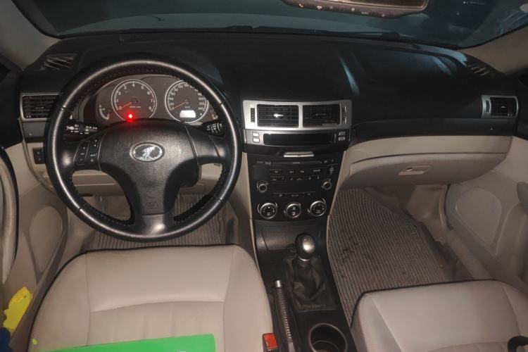 Used Bestune B70 2010 2.0L manual Elite version Center Console