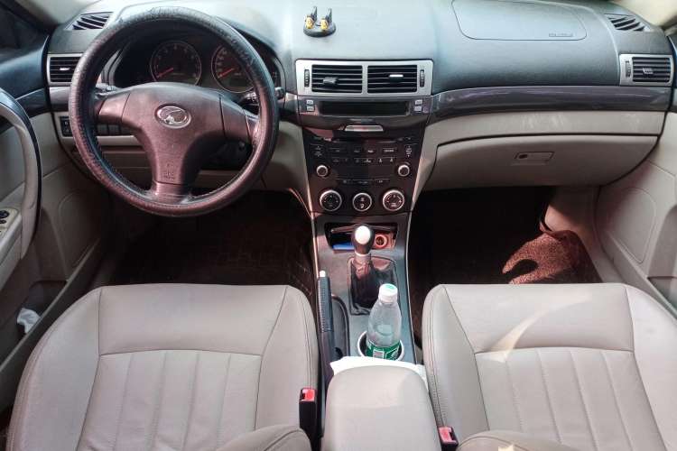 Used Bestune B70 2010 2.0L manual Elite version Center Console
