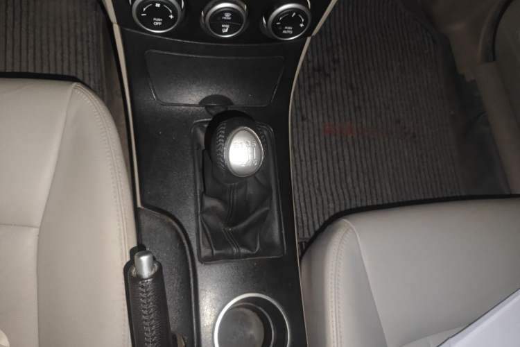 Used Bestune B70 2010 2.0L manual Elite version Gear Lever