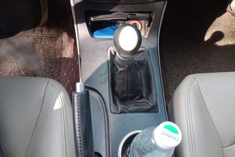 Used Bestune B70 2010 2.0L manual Elite version Gear Lever