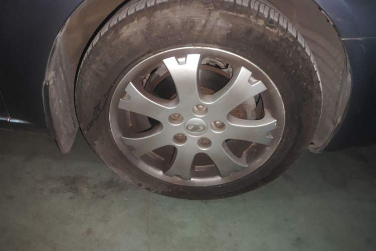 Used Bestune B70 2010 2.0L manual Elite version Right Front Wheel Hub