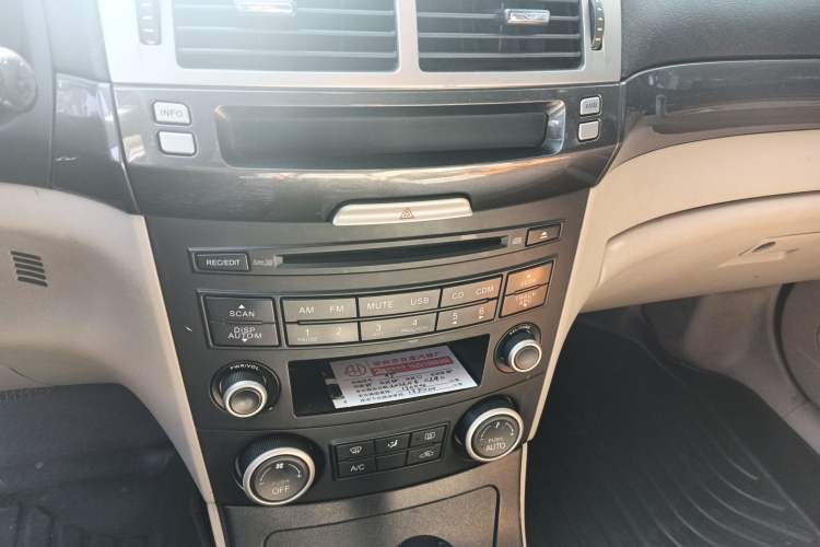 Used Bestune B70 2011 2.0L automatic luxury edition Audio And AC Panel