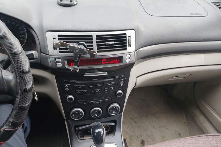 Used Bestune B70 2011 2.0L Automatic Fashion Version Audio And AC Panel