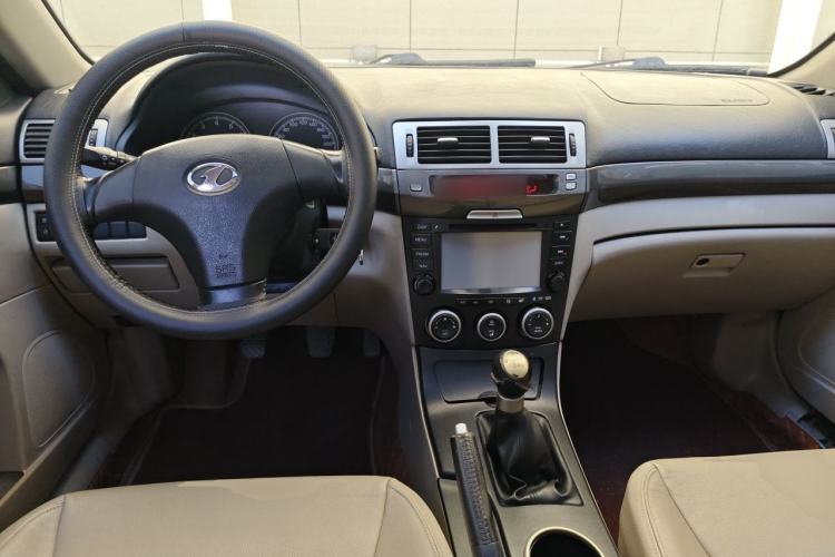 Used Bestune B70 2011 2.0L Manual Elite Edition Center Console